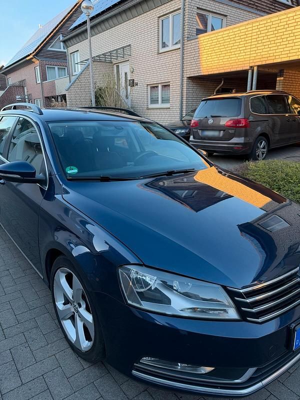 Gebraucht VW Passat 105 PS (77 kW) 2013 Blau Kombi
