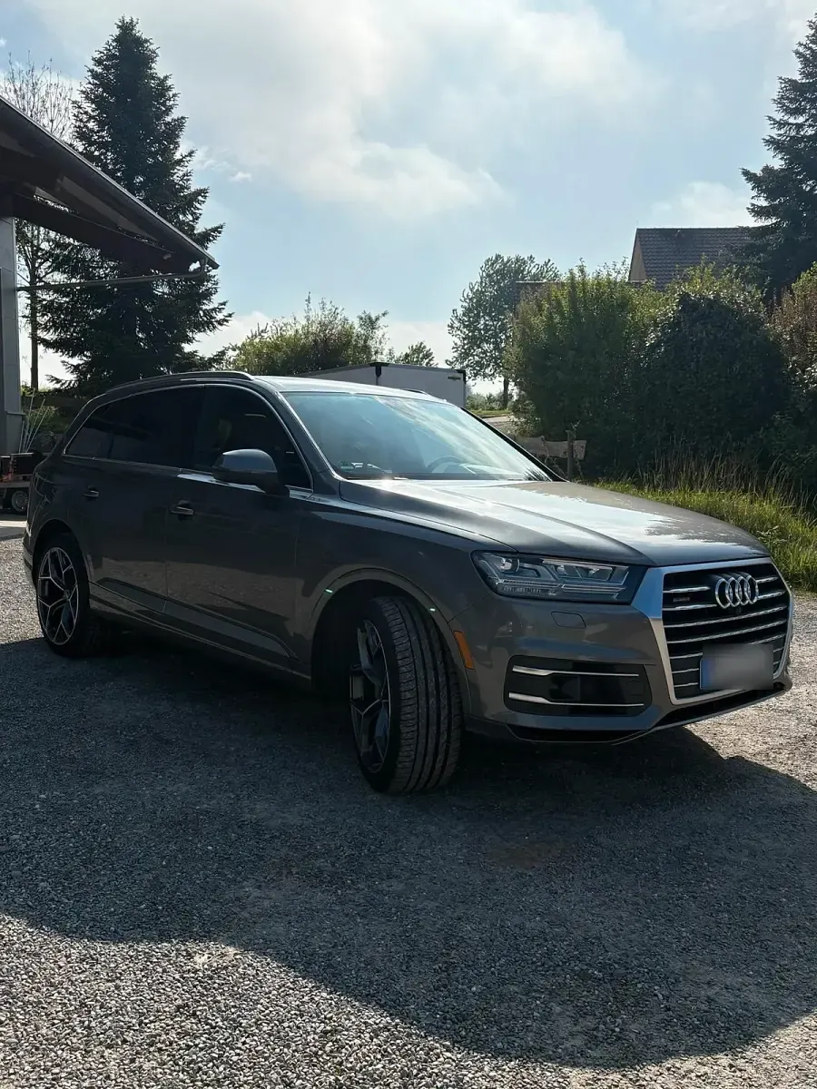 Usado Audi Q7 Ambiente 333 HP (244 kW) 2017 Cinzento SUV