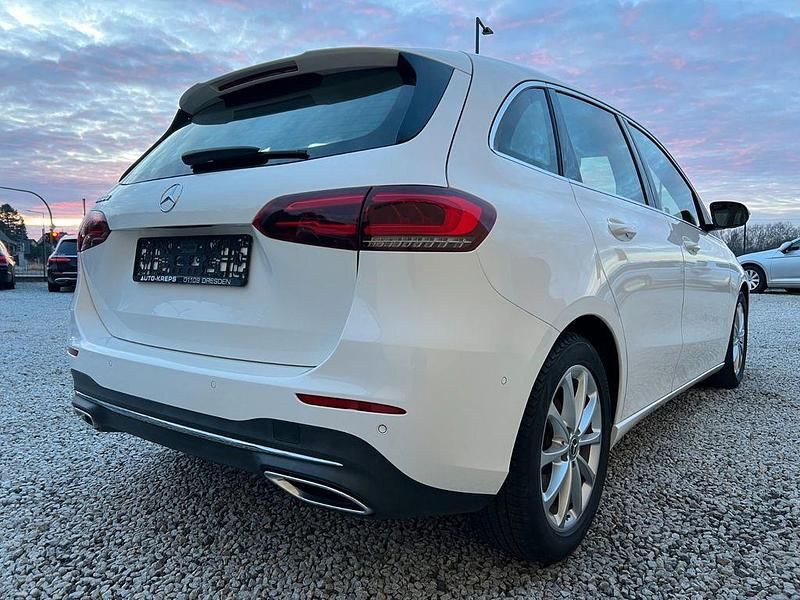 Gebraucht Mercedes B180 116 PS (85 kW) 2019 Weiß Van / Kleinbus
