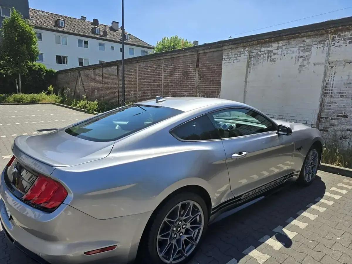 Gebraucht Ford Mustang Premium 317 PS (233 kW) 2021 Grau Coupé