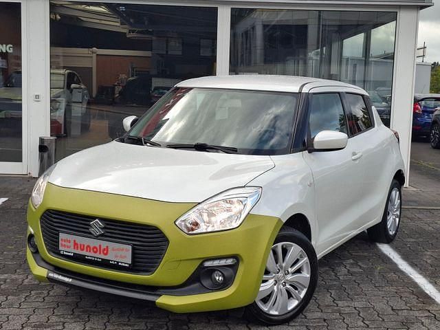 Weiß Gebraucht 2020 Suzuki Swift Comfort Kleinwagen | 11.290 € (Fairer Preis) - Bild 1/4