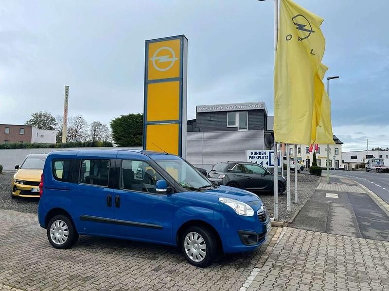 Blau Gebraucht 2017 Opel Combo Van / Kleinbus | 8.750 € (Guter Preis) - Bild 1/4