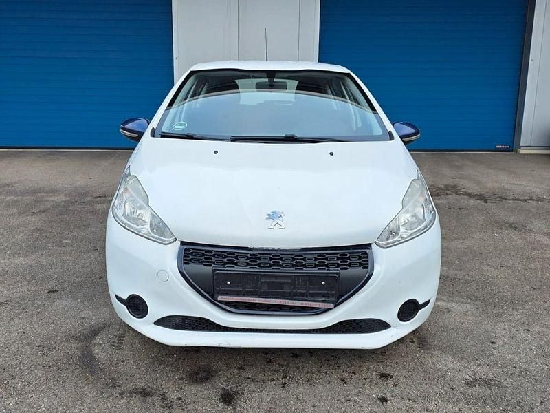 Gebraucht Peugeot 208 Active 68 PS (50 kW) 2015 Weiß Kleinwagen