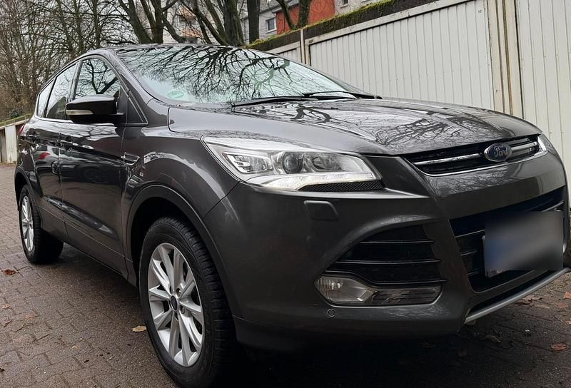 Grau Gebraucht 2016 Ford Kuga SUV | 7.999 € (Superpreis) - Bild 1/4