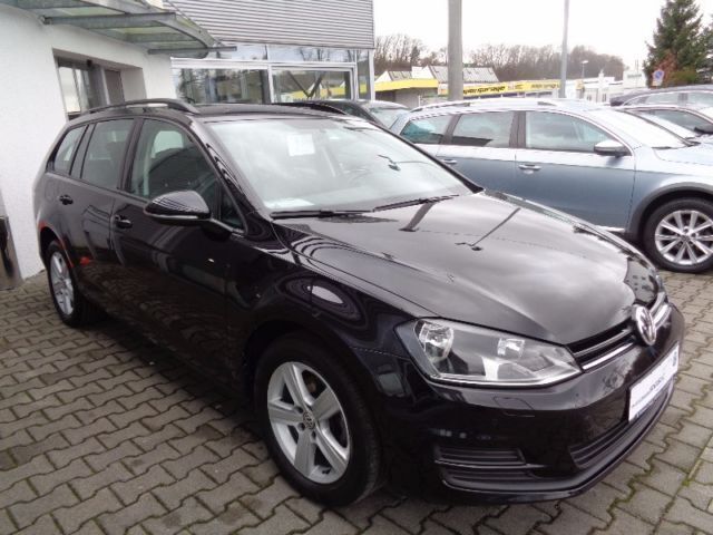 Gebraucht VW Golf VII Comfortline 105 PS (77 kW) 2013 Schwarz metallic Kombi