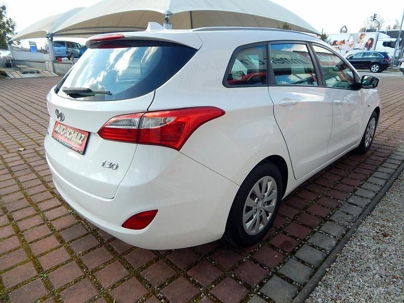 Gebraucht Hyundai i30 Classic 101 PS (74 kW) 2017 Weiß Kombi