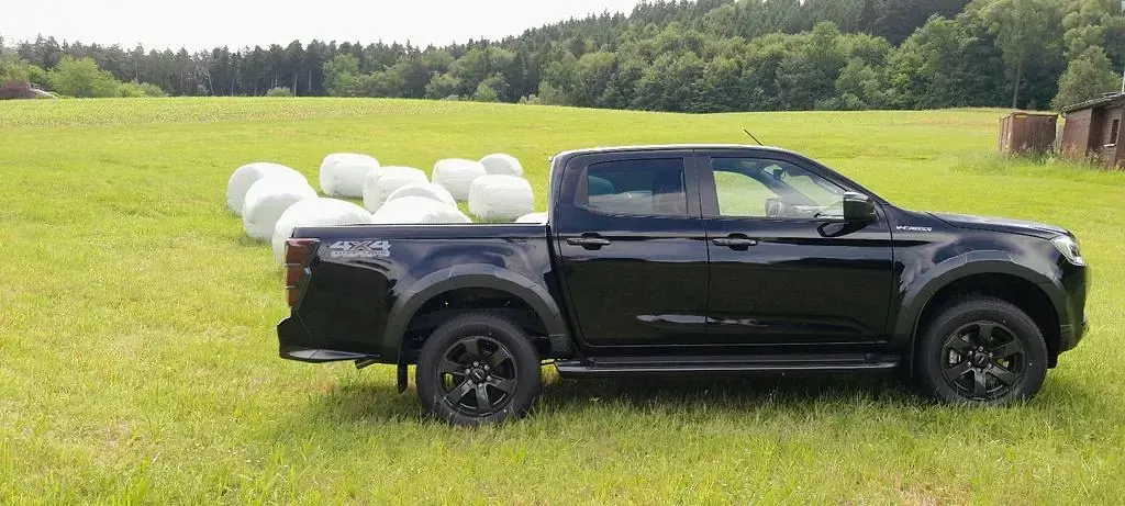 Neu Isuzu D-Max 163 PS (119 kW) 2026 Schwarz Pickup