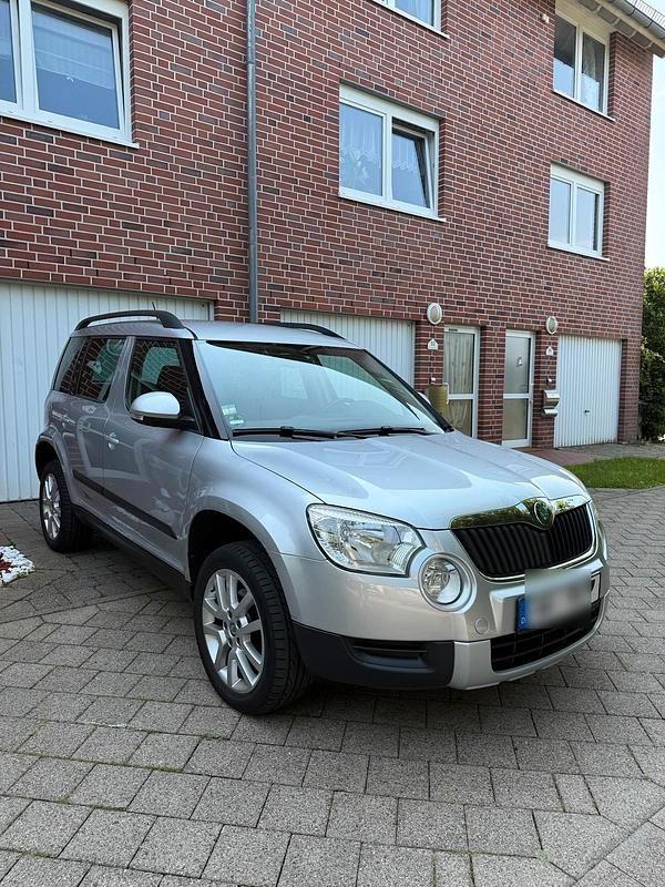 Silber Gebraucht 2011 Skoda Yeti SUV | 6.199 € (Superpreis) - Bild 1/4