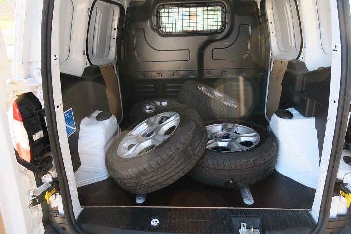 Gebraucht Ford Transit 101 PS (74 kW) 2023 Weiß Van / Kleinbus