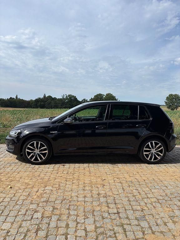 Schwarz Gebraucht 2015 VW Golf VII Cup Limousine | 8.500 € (Guter Preis) - Bild 1/4