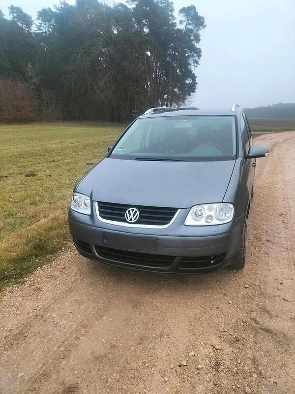 Grau Gebraucht 2005 VW Touran Van / Kleinbus | 2.100 € (Guter Preis) - Bild 1/4