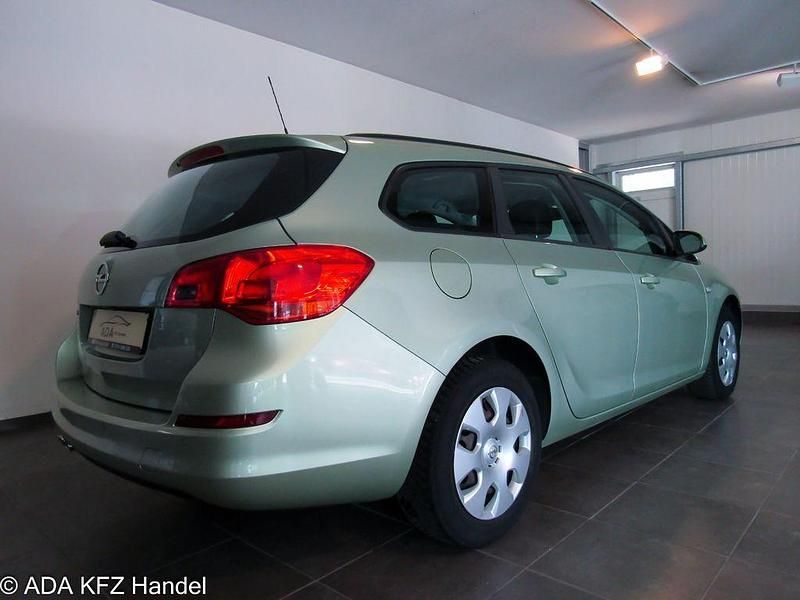 Gebraucht Opel Astra Edition 120 PS (88 kW) 2012 Grün Kombi