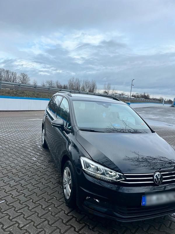 Gebraucht VW Touran 150 PS (110 kW) 2022 Schwarz Van / Kleinbus