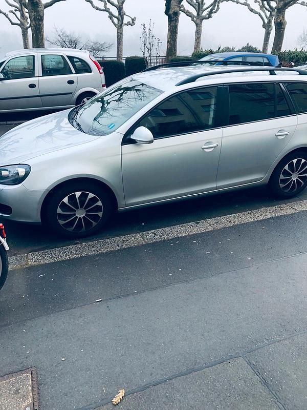 Gebraucht VW Golf VI 105 PS (77 kW) 2011 Grau Kleinwagen