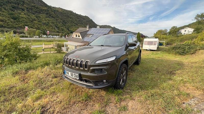 Grün Gebraucht 2017 Jeep Cherokee SUV | 18.400 € (Fairer Preis) - Bild 1/4