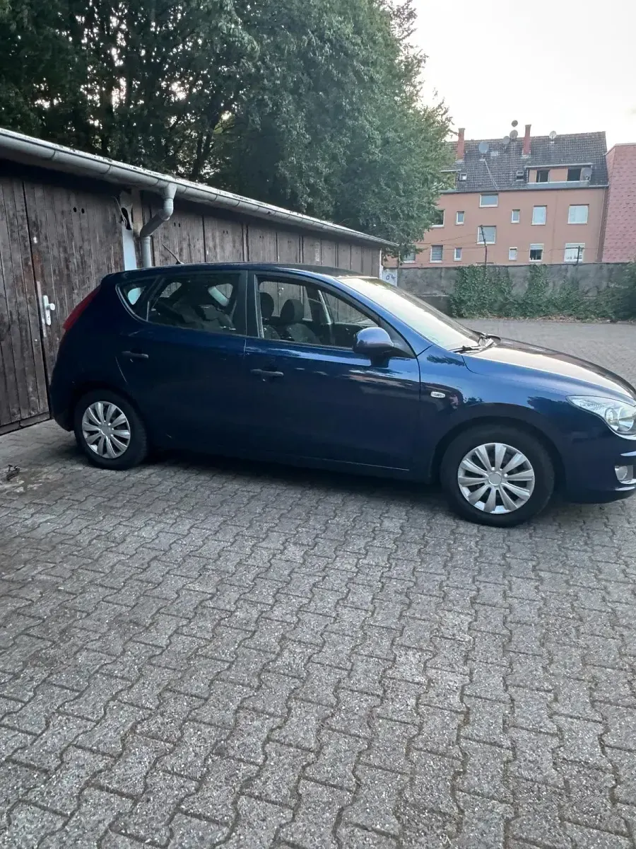 Gebraucht Hyundai i30 122 PS (89 kW) 2009 Blau Kleinwagen