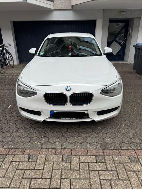 Weiß Gebraucht 2013 BMW 114 Kleinwagen | 6.000 € (Guter Preis) - Bild 1/4