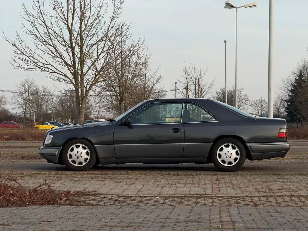 Gebraucht Mercedes E320 220 PS (161 kW) 1993 Schwarz Coupé