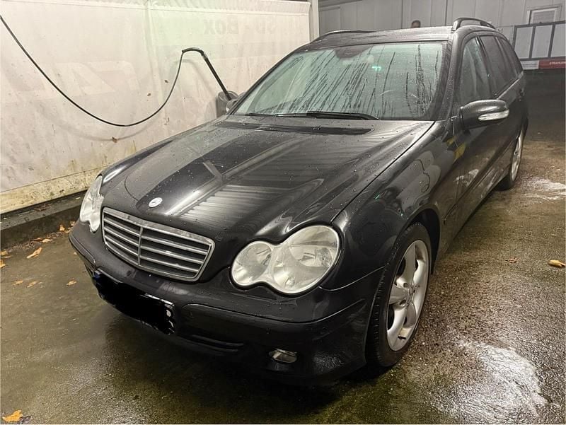 Schwarz Gebraucht 2004 Mercedes C200 Kombi | 2.199 € (Fairer Preis) - Bild 1/4