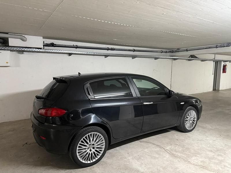 Gebraucht Alfa Romeo 147 105 PS (77 kW) 2008 Schwarz Kleinwagen