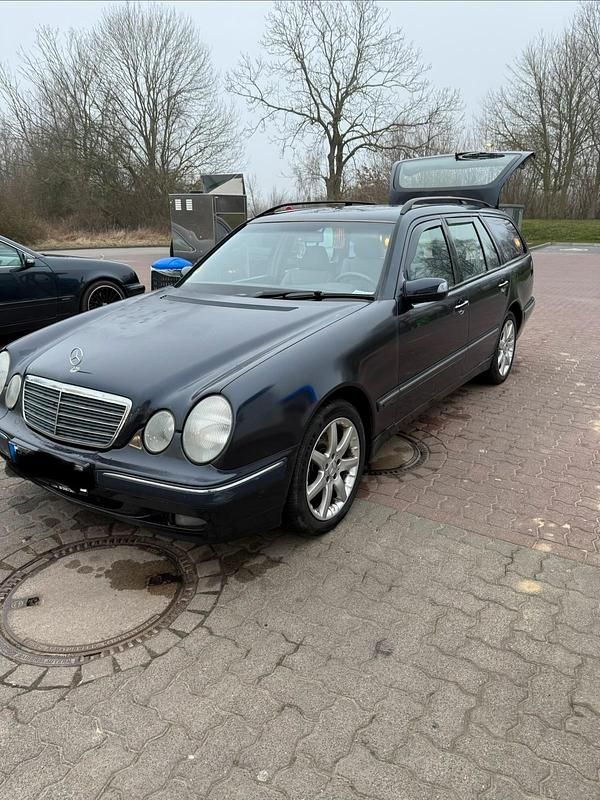 Gebraucht Mercedes E320 197 PS (144 kW) 2000 Blau Kombi