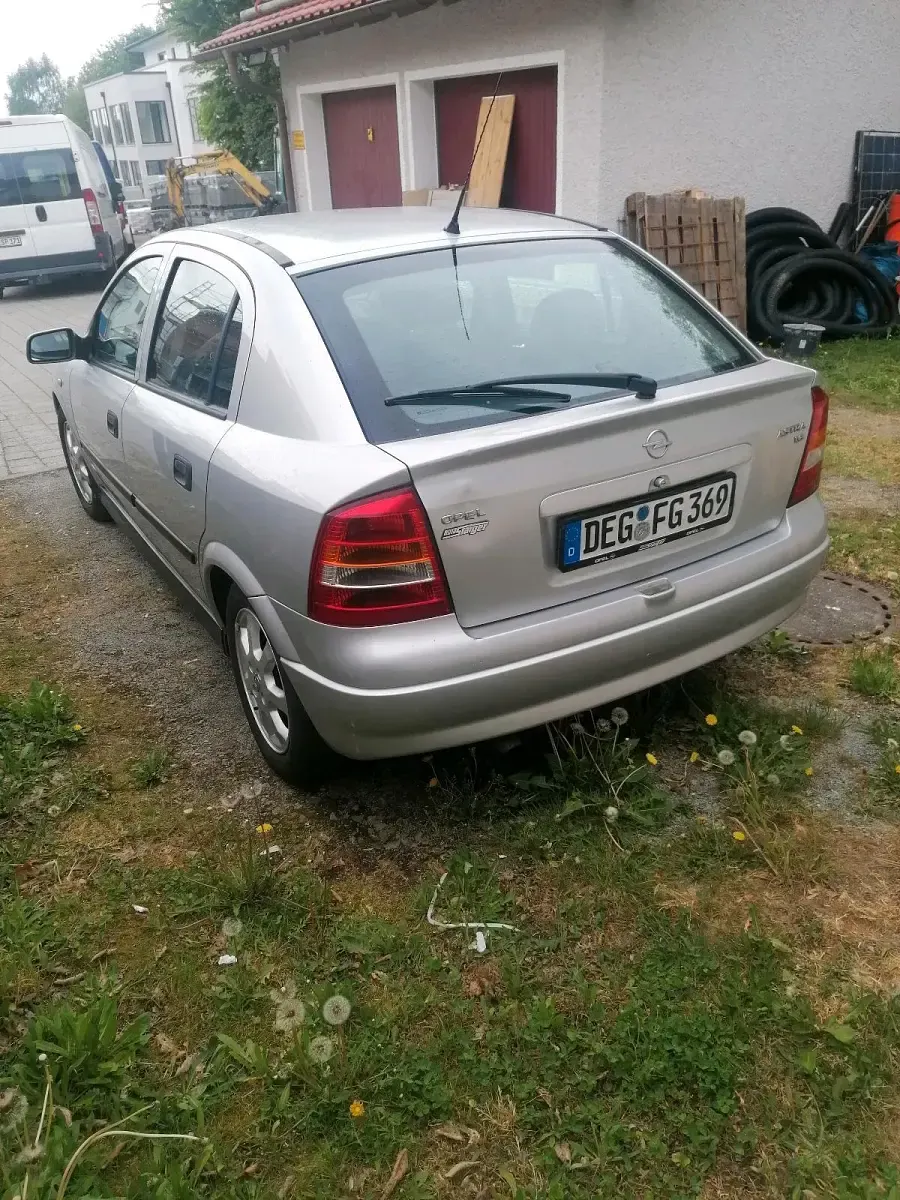 Gebraucht Opel Astra 84 PS (61 kW) 2002 Silber Limousine