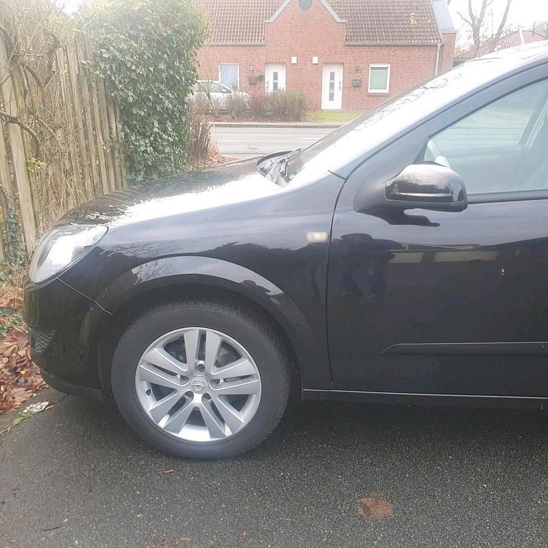Gebraucht Opel Astra 116 PS (85 kW) 2008 Schwarz Kleinwagen