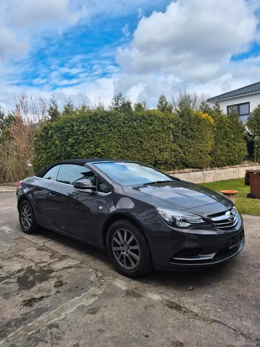 Gebraucht Opel Cascada 140 PS (102 kW) 2014 Andere farben Cabrio