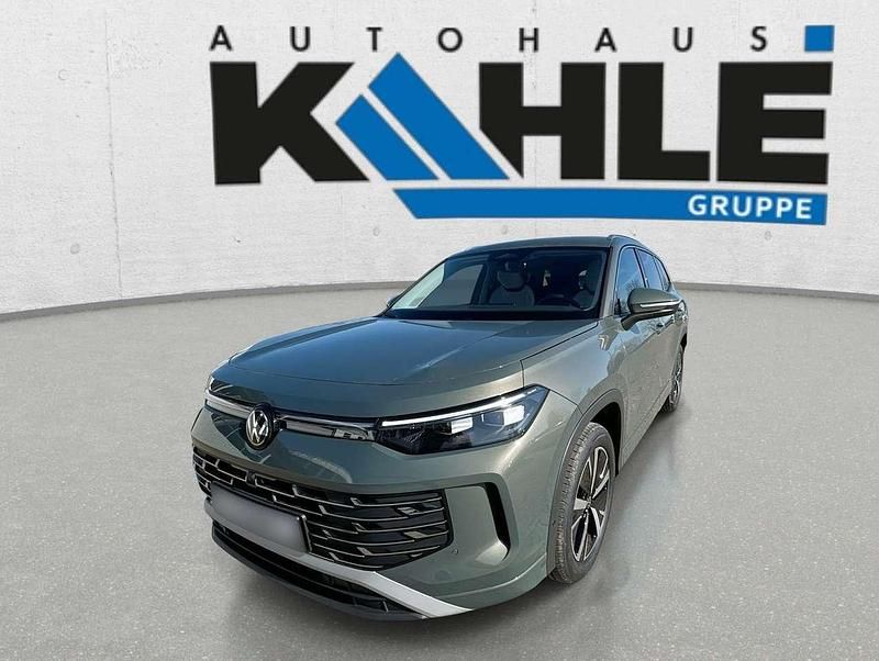 Neu VW Tayron Elegance 150 PS (110 kW) 2026 Cipressinogrün metallic SUV