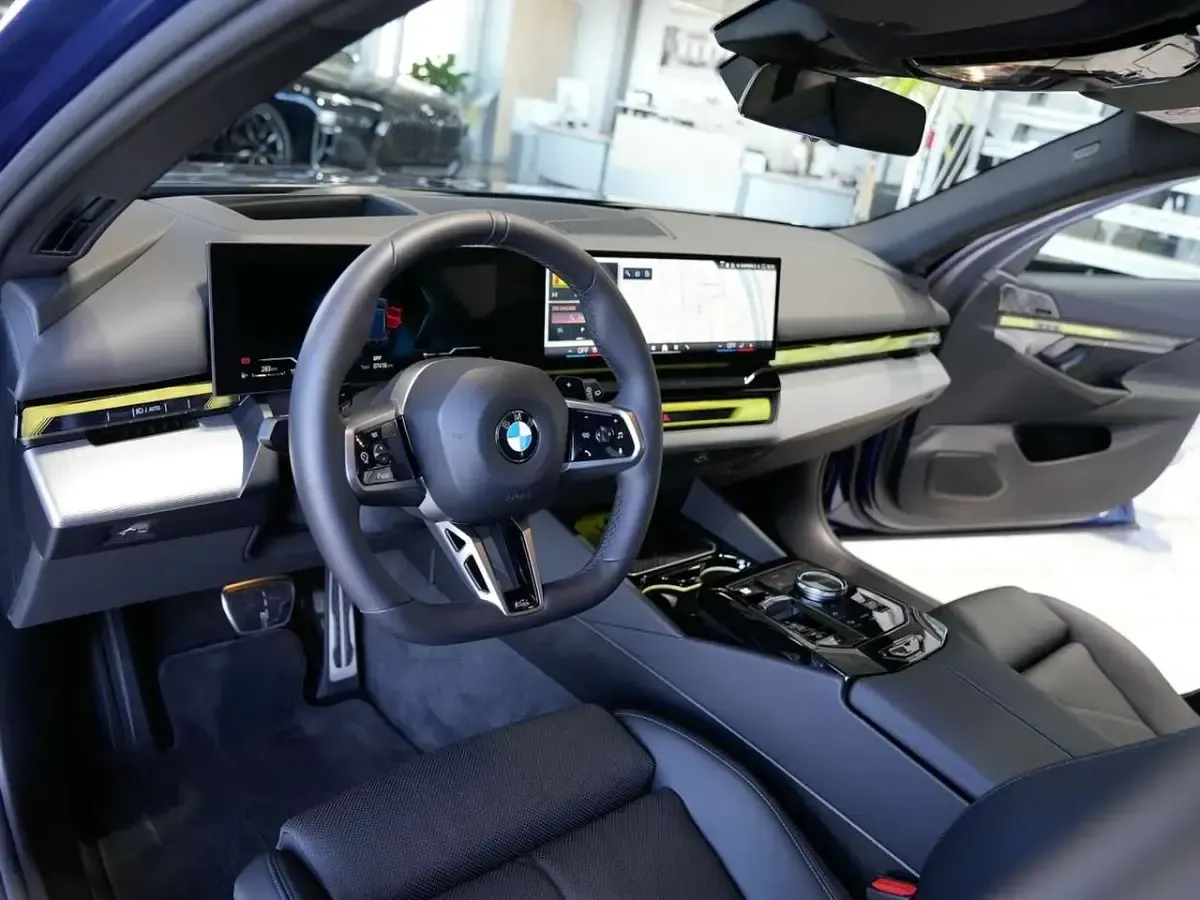 Gebraucht BMW 520 M Sport 208 PS (152 kW) 2026 Blau Kombi