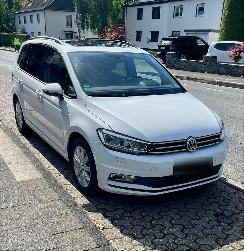Weiß Gebraucht 2015 VW Touran Highline Van / Kleinbus | 17.300 € (Guter Preis) - Bild 1/4