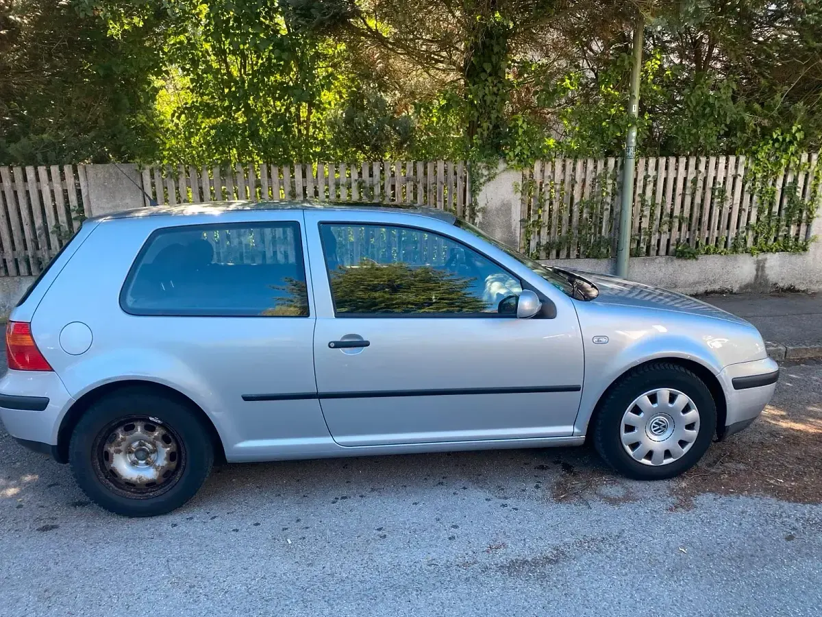 Gebraucht VW Golf IV 90 PS (66 kW) 2001 Silber Kleinwagen