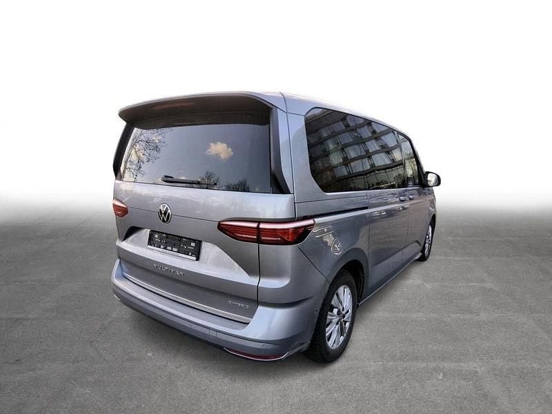 Second-hand VW Multivan Style 150 CP (110 kW) 2023 Argintiu Monovolum