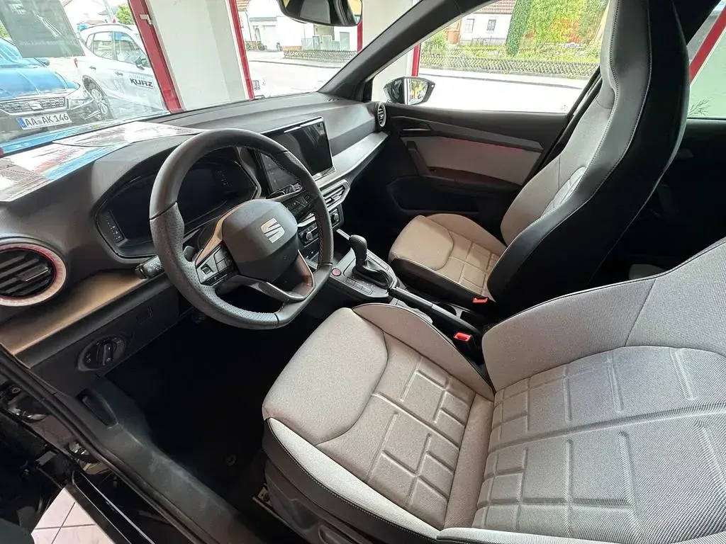 Neu Seat Arona FR 116 PS (85 kW) 2026 Grau SUV