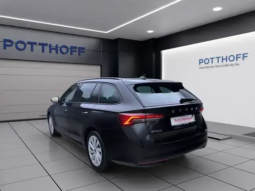 Gebraucht Skoda Octavia Selection 150 PS (110 kW) 2025 Blackmagic perleffekt Kombi