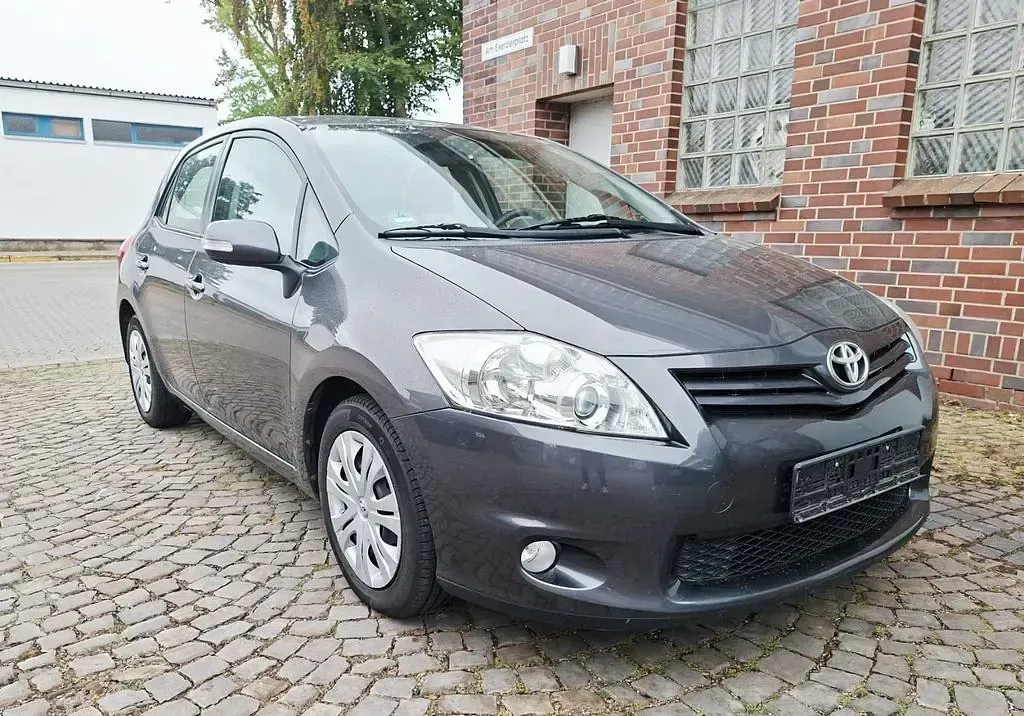 Gebraucht Toyota Auris Edition 99 PS (72 kW) 2011 Grau Kleinwagen