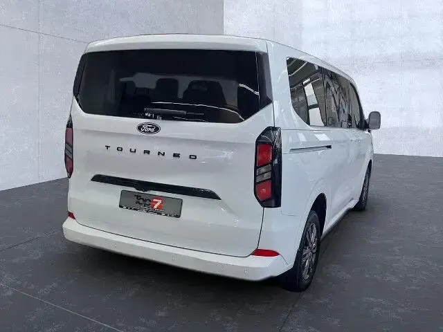 Gebraucht Ford Tourneo Custom Titanium 170 PS (125 kW) 2026 Weiß Van