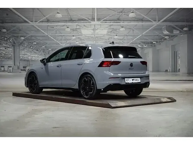 Gebraucht VW Golf VIII Business 150 PS (110 kW) 2024 Mondsteingrau uni Limousine