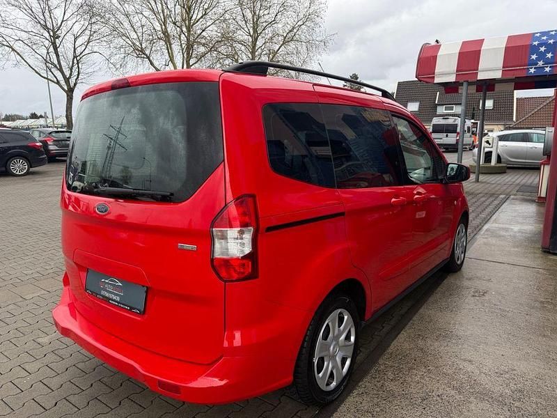 Gebraucht Ford Tourneo Courier 101 PS (74 kW) 2018 Rot Van / Kleinbus