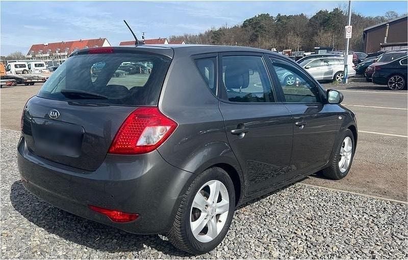 Gebraucht Kia Ceed Edition 7 90 PS (66 kW) 2012 Grau Kleinwagen