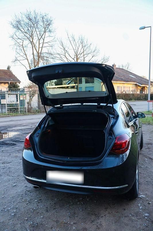 Gebraucht Opel Astra Edition 140 PS (102 kW) 2015 Schwarz Limousine