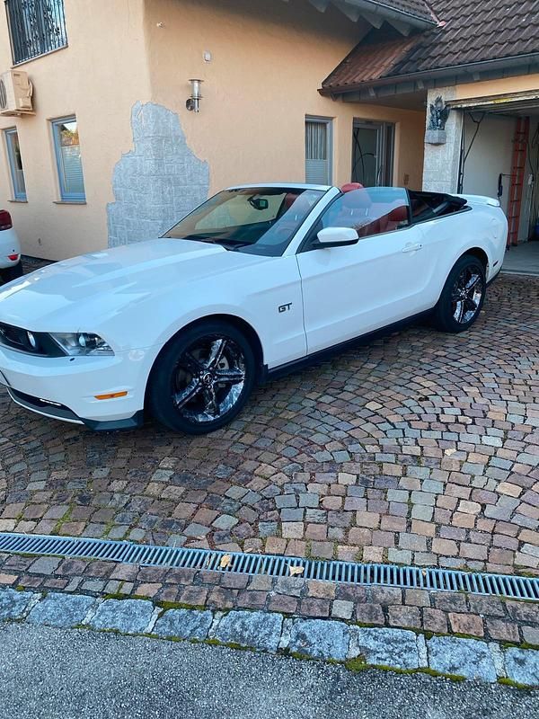 Gebraucht Ford Mustang 320 PS (235 kW) 2010 Weiß Cabrio