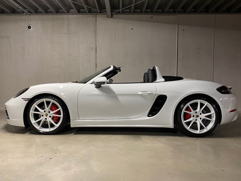 Gebraucht Porsche Boxster 349 PS (256 kW) 2024 Weiss/verdeck schwarz Cabrio