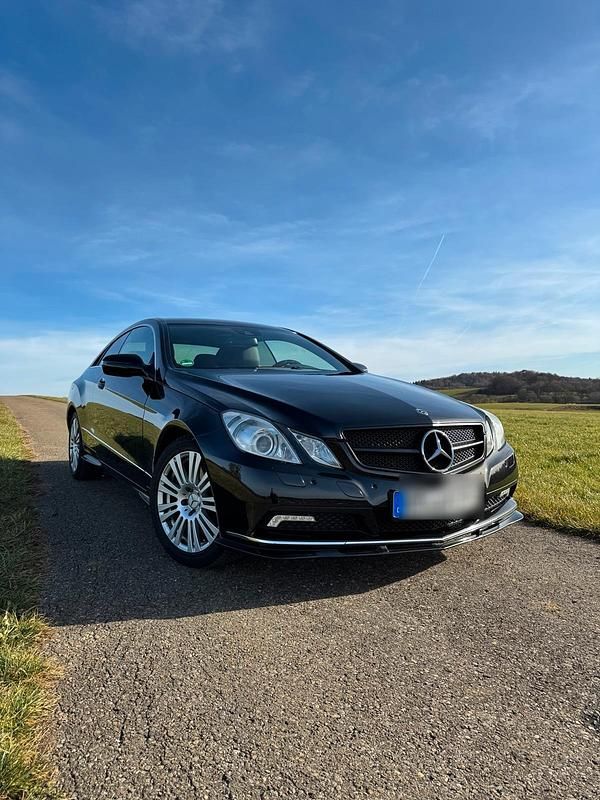 Gebraucht Mercedes E350 292 PS (214 kW) 2010 Schwarz Coupé