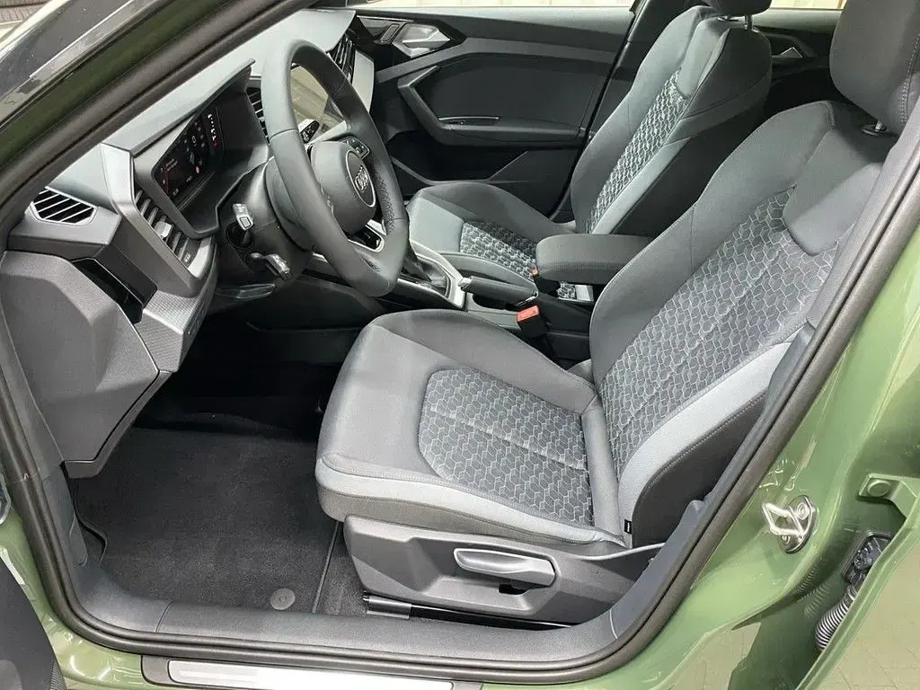 Gebraucht Audi A1 Sportback Advanced 95 PS (69 kW) 2025 Distriktgrün metallic/mythosschw Kleinwagen