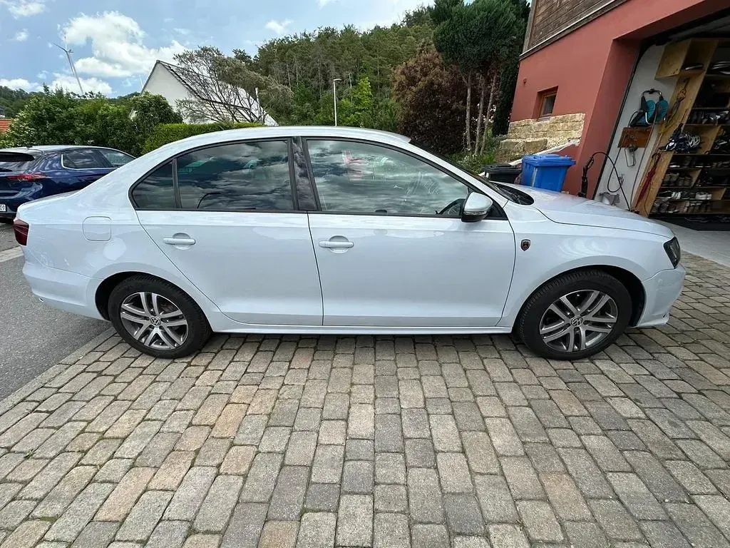 Gebraucht VW Jetta 105 PS (77 kW) 2016 Weiß Limousine