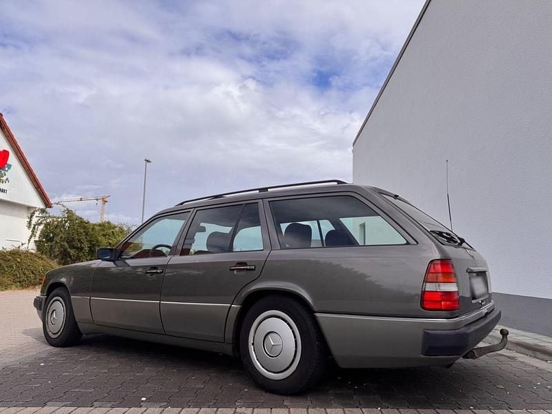 Gebraucht Mercedes E230 132 PS (97 kW) 1991 Braun Kombi