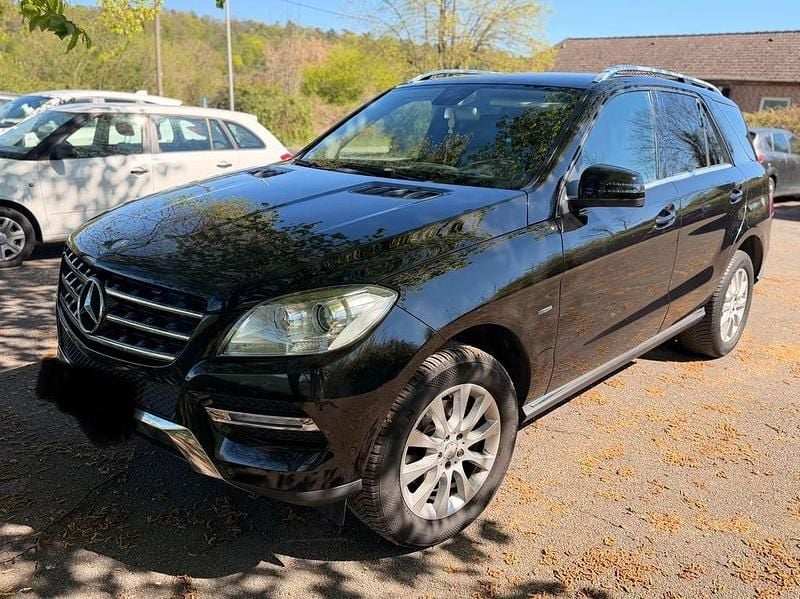 Second-hand Mercedes ML350 231 CP (169 kW) 2012 Negru SUV