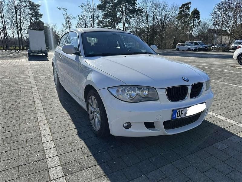 Gebraucht BMW 116 122 PS (89 kW) 2010 Weiß Kleinwagen