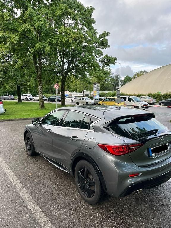 Gebraucht Infiniti Q30 122 PS (89 kW) 2016 Grau Limousine